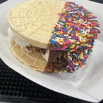 Mister Softee Store - Ice cream burger - Ice Cream & Frozen Yogurt Near Me - East Islip, New York
