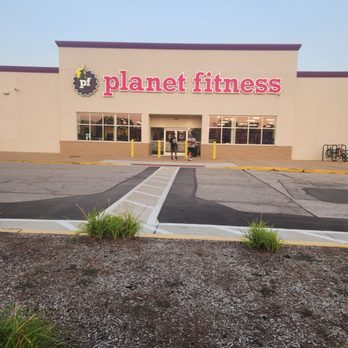Planet Fitness - Outside - Gyms Near Me - Overland, Missouri Planet Fitness - Outside - Gyms Near Me - Overland, Missouri