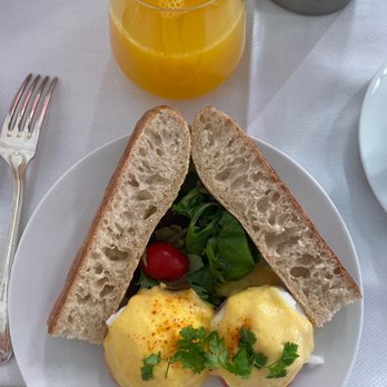 Le Fouquet's - Eggs Benedict with ham or salmon - French Near Me - Paris, 75