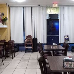 La Perla Mexican Restaurant - Dining Room