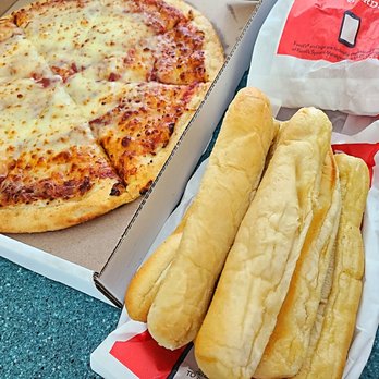 Fazoli’s - Large cheese pizza and breadsticks - Italian Near Me - Clermont, Florida Fazoli’s - Large cheese pizza and breadsticks - Italian Near Me - Clermont, Florida