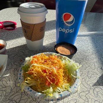 Lisa's Grill - Dinner side salad, big ol' drink n coffee - American Near Me - Moriarty, New Mexico