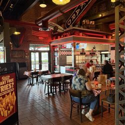 Portillo's Tampa - Seating