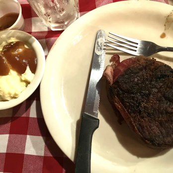 Bennie's Red Barn - Filet Steak - Seafood Near Me - St. Simons, Georgia