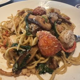 This lobster garlic noodle looks nothing like the one the owners posted. This has barely 2 pieces of lobster.