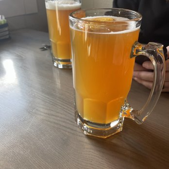 Canary Grill - 32 oz Blue Moon Beer - New American Near Me - Berkeley Springs, West Virginia
