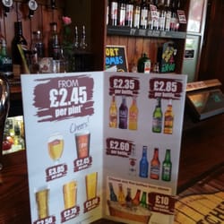 Red Lion - Maybe I was a tad harsh about the drinks prices. Stella is cheaper here than Thatchers !