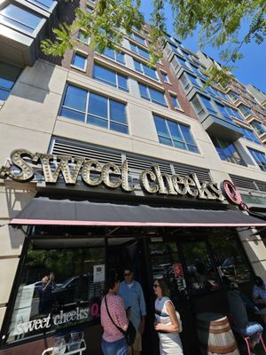 Sweet Cheeks Q by null