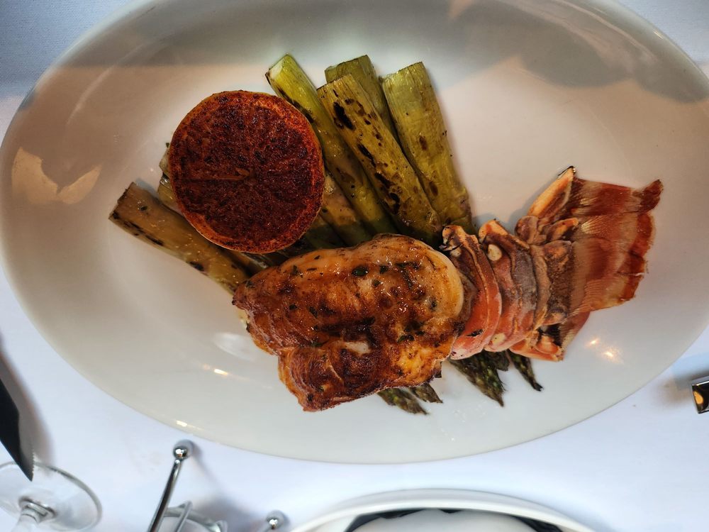 TONY’S Updated August 2024 19 Photos & 18 Reviews 556 Hub Blvd