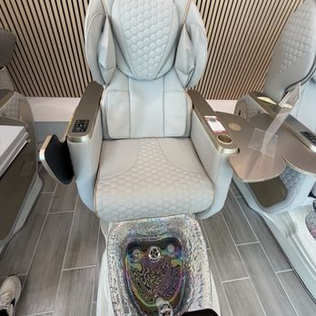 Aventus Nail Bar - Pedi bowl and massage chair - Nail Salons Near Me - Charlotte, North Carolina