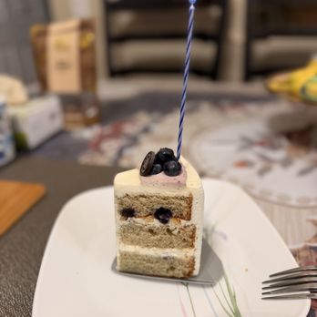 Paris Baguette - Blueberry Chiffon cake - Bakeries Near Me - Thornhill, Ontario Paris Baguette - Blueberry Chiffon cake - Bakeries Near Me - Thornhill, Ontario