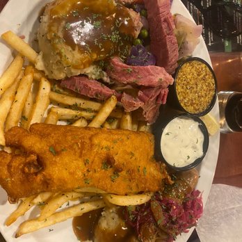 Quarter Celtic Brewpub - 3 meat sampler - Brewpubs Near Me - Albuquerque, New Mexico