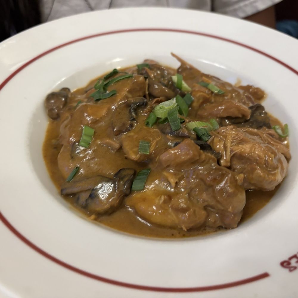 Le Progrès - Guinea fowl stew - Brasseries Near Me - Paris, 75