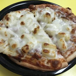 Hawaiian pizza with pepperoni instead of ham Hawaiian pizza with pepperoni instead of ham
