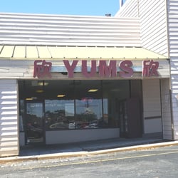 Yums Avon Park - Tucked in the corner of a dying plaza that has seen much better days. Trust me, parking won't be a problem!