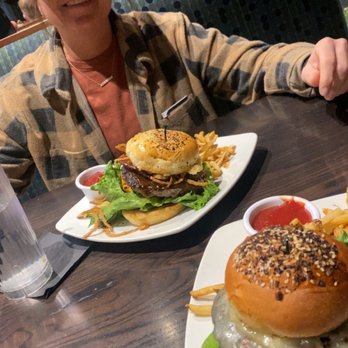 Local Goat - Hamburgers! - New American Near Me - Pigeon Forge, Tennessee