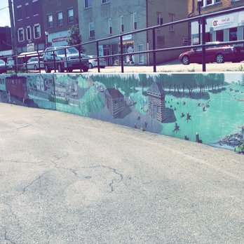 Jg Tarentum Station - Cool street art - Seafood Near Me - Tarentum, Pennsylvania