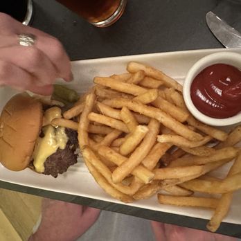 Oakview Public House - Smash Burger - American Near Me - Holly Springs, North Carolina Oakview Public House - Smash Burger - American Near Me - Holly Springs, North Carolina