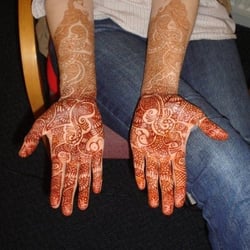 Mehndi By Sonia - The day after, so the henna on the arms hasn't darkened yet here.