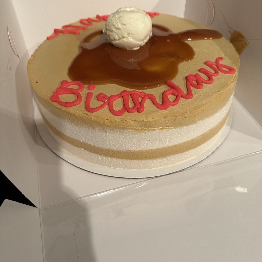 Baskin-Robbins - Don't buy cakes from this location - Ice Cream & Frozen Yogurt Near Me - Glendale, Arizona
