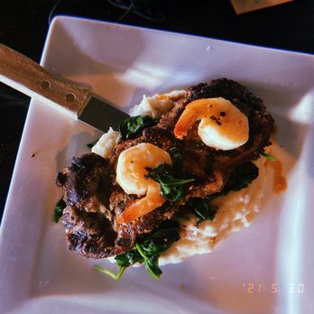 Hennessey's Tavern - Shrimp and steak - Irish Pub Near Me - Manhattan Beach, California Hennessey's Tavern - Shrimp and steak - Irish Pub Near Me - Manhattan Beach, California
