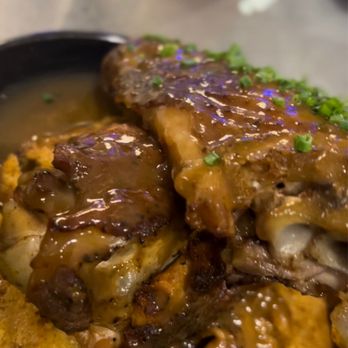 Smith and Webster - Turkey wings with collard greens - Southern Near Me - Miami, Florida Smith and Webster - Turkey wings with collard greens - Southern Near Me - Miami, Florida