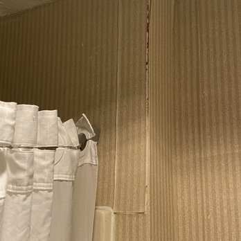 Comfort Suites - Rod broke and hanging - Hotels Near Me - Clackamas, Oregon