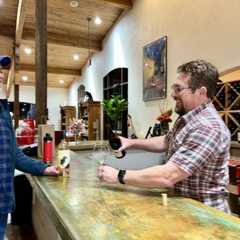 Dancing Crow Vineyards - Adam Forni serving up tastings - Wineries Near Me - Hopland, California Dancing Crow Vineyards - Adam Forni serving up tastings - Wineries Near Me - Hopland, California