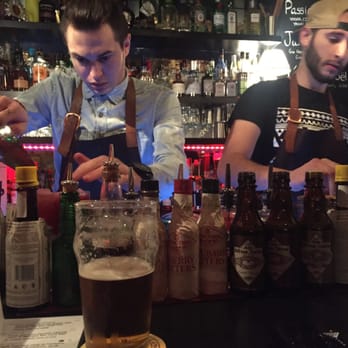 Lipstick - Très sérieux - Cocktail Bars Near Me - Paris, 75
