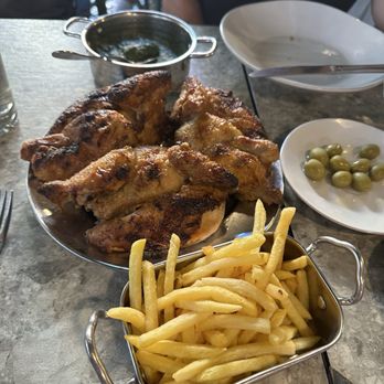 Restaurante Bonjardim - Chicken, French fries, cream spinach and olives. - Portuguese Near Me - Lisbon, 11 Restaurante Bonjardim - Chicken, French fries, cream spinach and olives. - Portuguese Near Me - Lisbon, 11