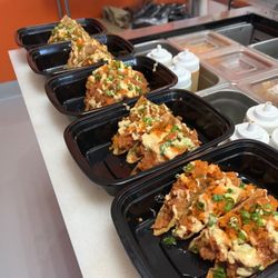 PokiTomik - Sweet salmon spicy tuna wonton tacos