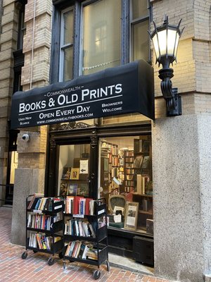 Commonwealth Books by null