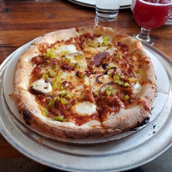Masthead Brewing - Pulled pork pizza - Breweries Near Me - Cleveland, Ohio Masthead Brewing - Pulled pork pizza - Breweries Near Me - Cleveland, Ohio