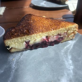 Rams Head Bar - SPICY BERRY & BRIE GRILLED CHEESE - Bars Near Me - Timberline Lodge, Oregon