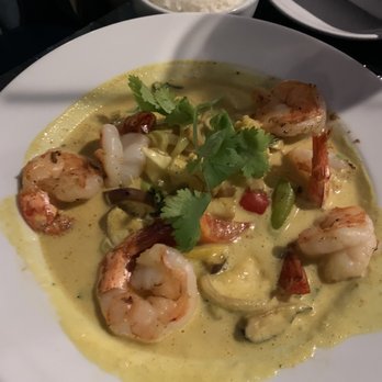 Poor Calvin's - Curry tiger shrimp wth scallops - Asian Fusion Near Me - Atlanta, Georgia Poor Calvin's - Curry tiger shrimp wth scallops - Asian Fusion Near Me - Atlanta, Georgia