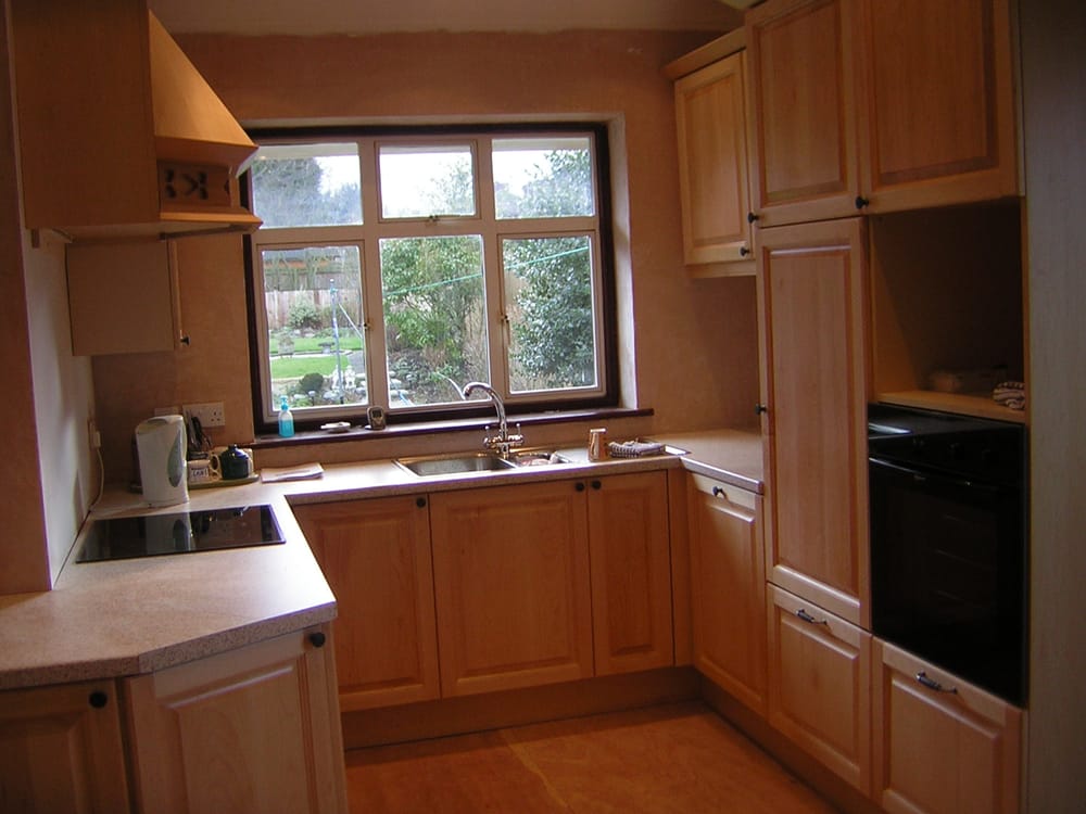 GIOVANNI BONANNO CARPENTER & JOINER 5 Hazel Close, Reigate, Surrey