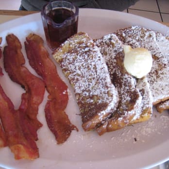 Curbside Cafe - french toast and bacon - Breakfast & Brunch Near Me - Vista, California