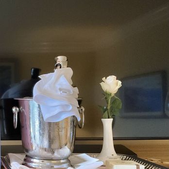 Tickle Pink Inn - Hotels Near Me - Carmel, California Tickle Pink Inn - Hotels Near Me - Carmel, California