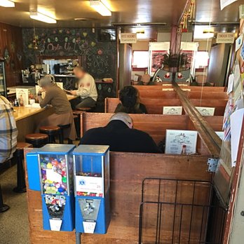 Willalby's Cafe - Booth seating - Breakfast & Brunch Near Me - Madison, Wisconsin