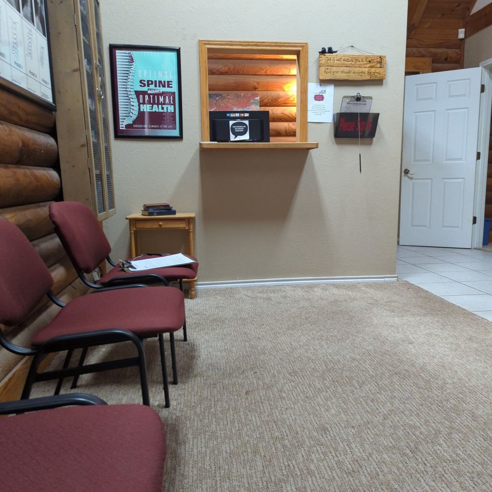 Silsbee Chiropractic Center - Waiting area and check in window. - Chiropractors Near Me - Silsbee, Texas Silsbee Chiropractic Center - Waiting area and check in window. - Chiropractors Near Me - Silsbee, Texas