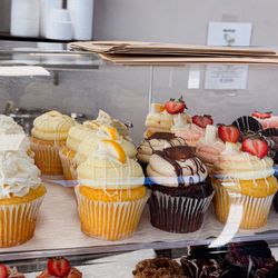 Crumbs Up Bakery - Cupcakes