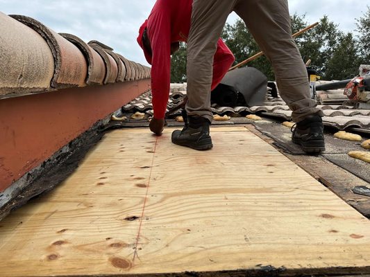 Red Apple Roofing Logo