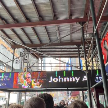 Ellen's Stardust Diner - Diners Near Me - New York, New York