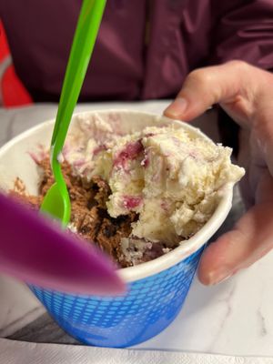 Mimi's Ice Cream & Coffee Shoppe by null