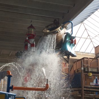 Breaker Bay Water Park - Dump bucket - Water Parks Near Me - Sheboygan, Wisconsin