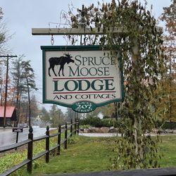 Spruce Moose Lodge & Cottages