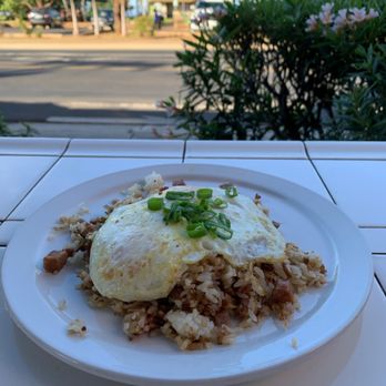 Kihei Caffe - Fried rice.  Needs some sauce! - Hawaiian Near Me - Kihei, Hawaii