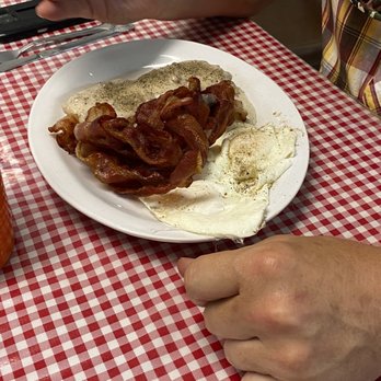 Stockyard Cafe - Biscuits, gravy and bacon. - American Near Me - Okanogan, Washington Stockyard Cafe - Biscuits, gravy and bacon. - American Near Me - Okanogan, Washington