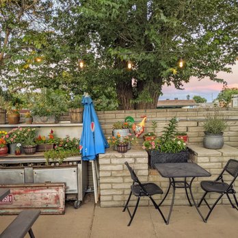 Satchmo's - Another eclectic corner of the patio. - Cajun/Creole Near Me - Flagstaff, Arizona