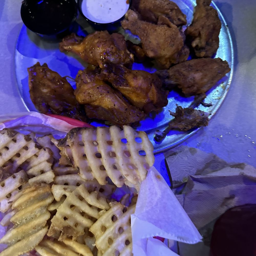 Pluckers Wing Bar - Pasadena - 10 piece combo - Chicken Wings Near Me - Pasadena, Texas Pluckers Wing Bar - Pasadena - 10 piece combo - Chicken Wings Near Me - Pasadena, Texas